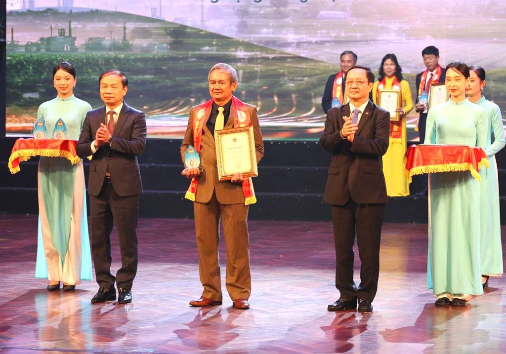 Anh-tin-bai